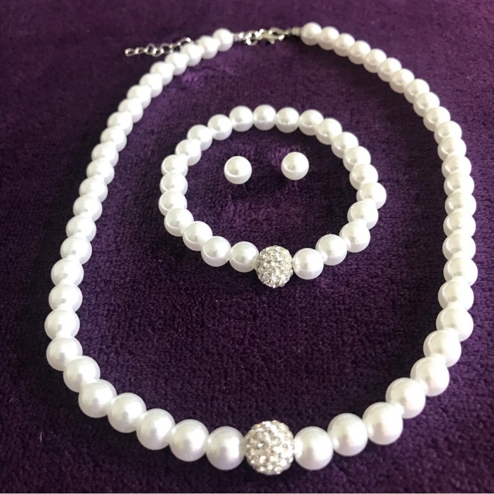 Classic White Pearl Necklace, Bracelet & Earring Set